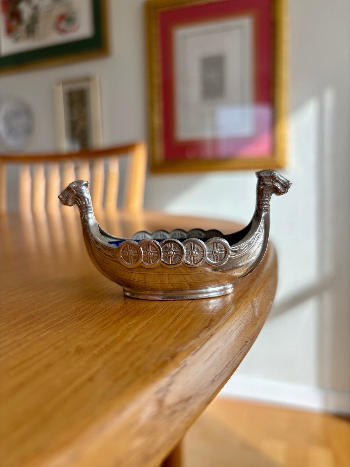 Saltskar i sterling silver med blå glasinsats – Vikingaskepp, Göteborg 1965