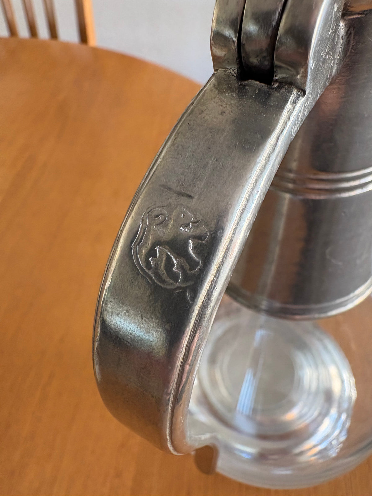 Italiensk vinkaraff i tenn och glas, Peltro Marinoni